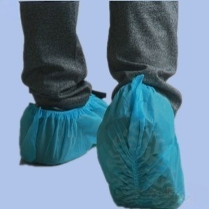 PP NON-SLIP SHOE COVER , BLUE WITH ELASTIC BAND AROUND ANKLES AND BOTTOM 30GSM ,17 X 40CM